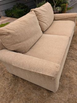 Bassett Tan Couch. No rips, tear stains or pet exposure