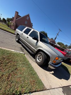 🚙 1999 Chevy Suburban 1500 — Clean Title  $[4800]OBO