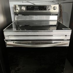 Samsung - 6.3 cu. ft. Freestanding Electric Range