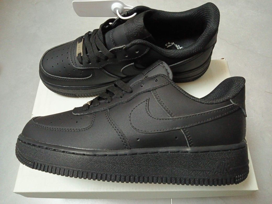 Nike Air Force 1 Woman's size 7  Black