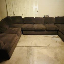 Sectional Couches 