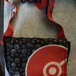 POKÉMON  SOFT CARRY CASE WITH FIVE PLASTIC BALLS