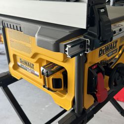 Dewalt table saw, battery operated, includes battery and charger