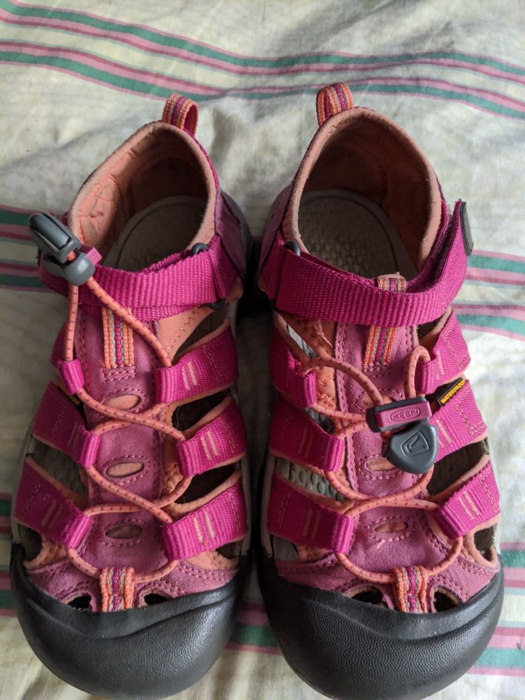 Size 4 youth keens $20 each