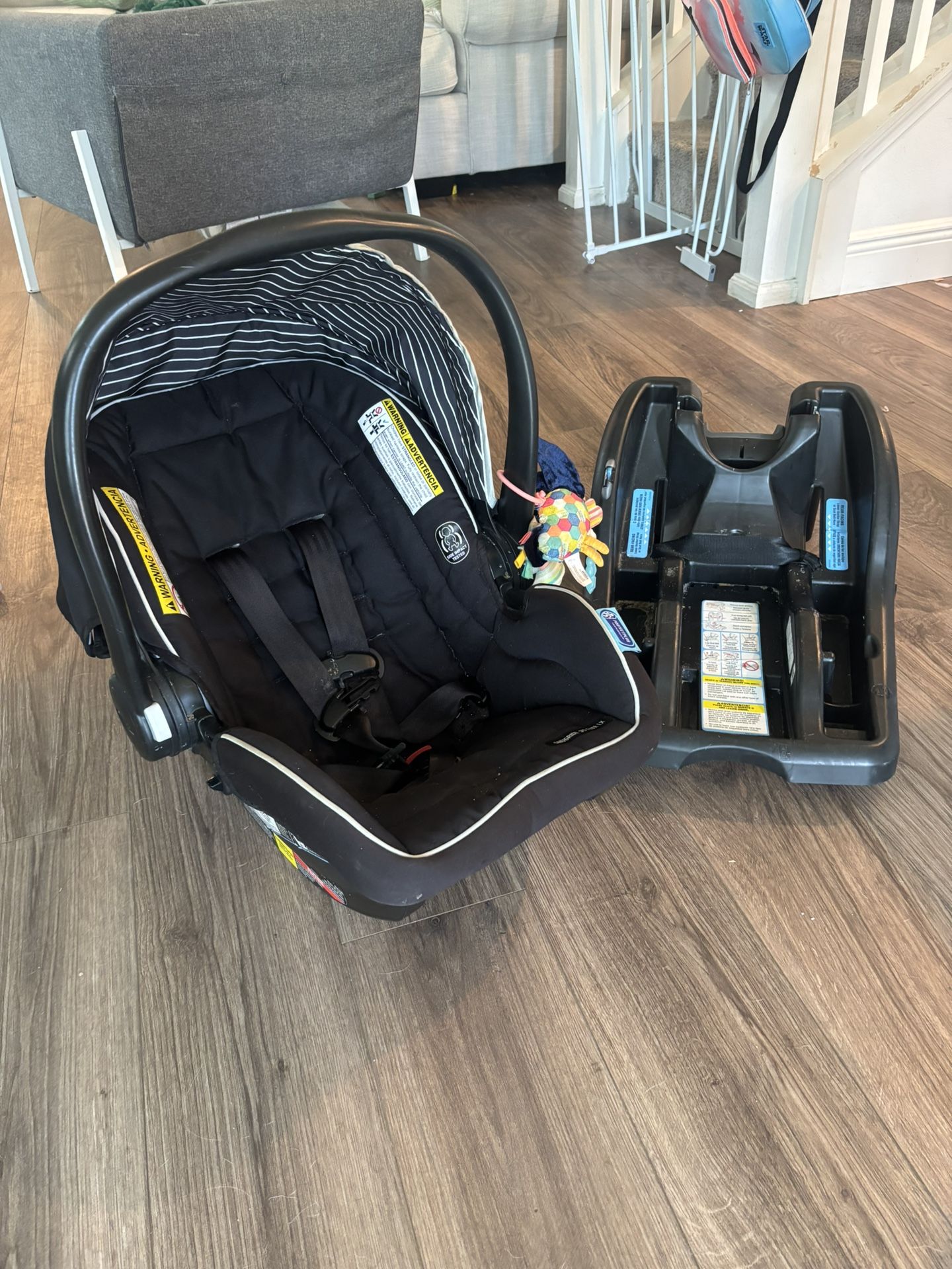 Grace Baby Car Seat And Holder