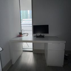 White Desk 