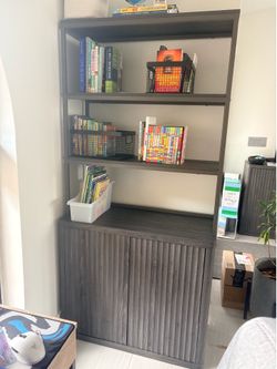 SICOTAS Cas Fluted Bookshelf with Cabinet – Grey Alder