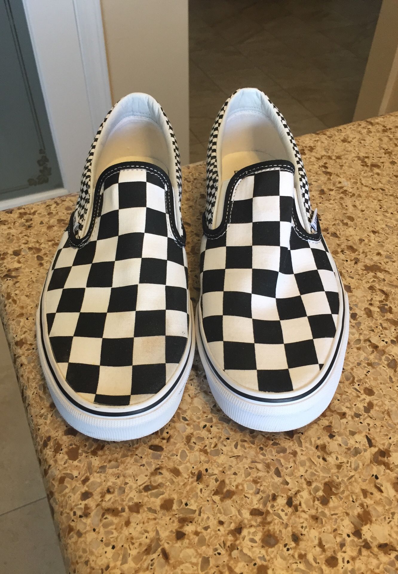 BRAND NEW VANS 🔥Classic Slip-On Checkerboard Shoes Mens Size 9.0 / Women’s Size 10.5 Black/White (Porter Ranch Ca)