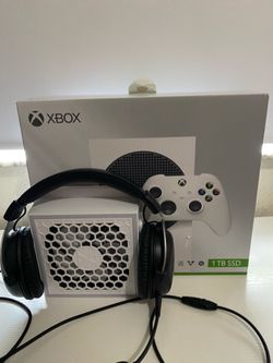 Xbox Series S 1TB Bundle
