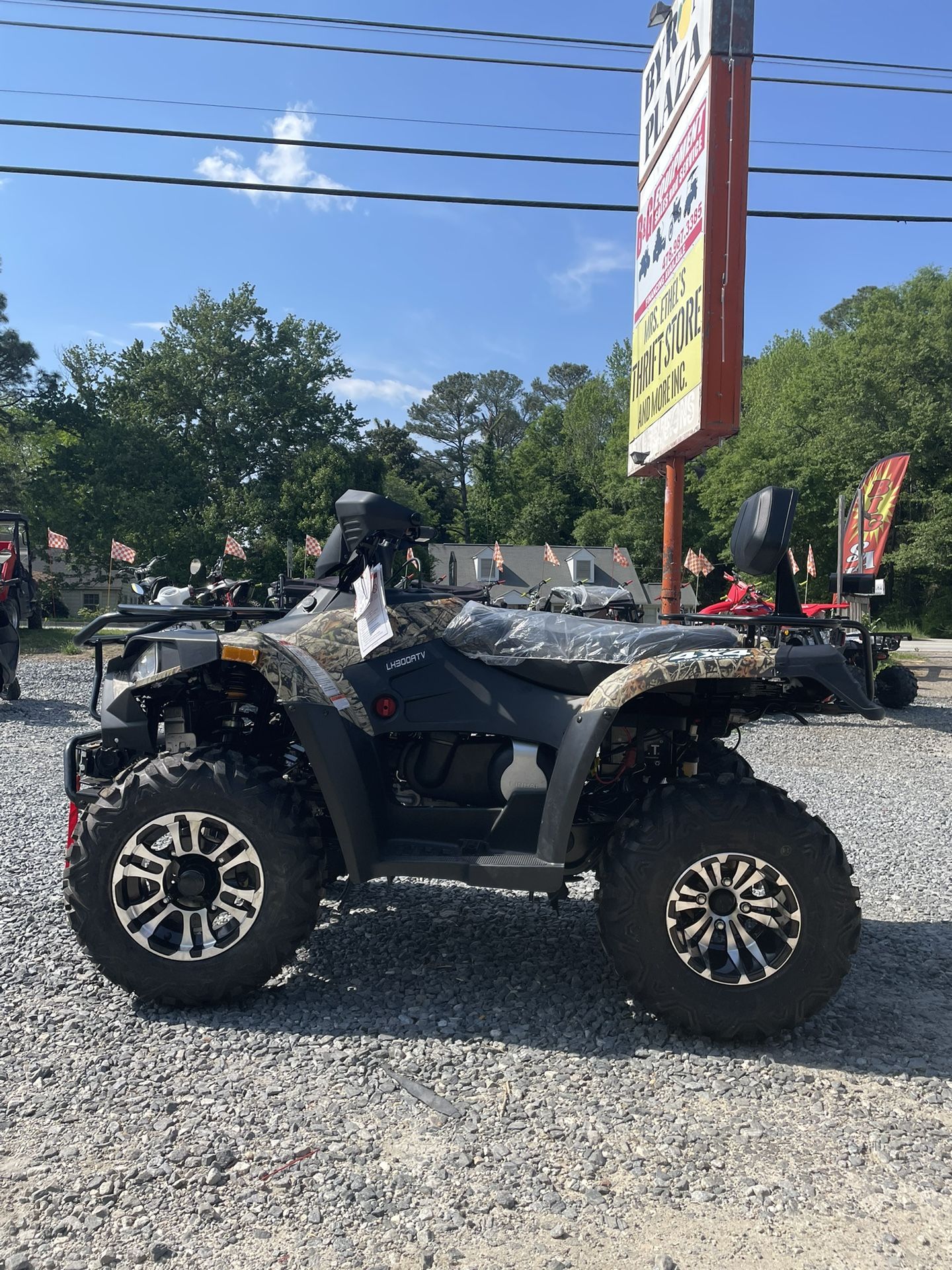 New 300cc. 4x4. Free Winch Free Back Up Seat Water Cooled At Tu