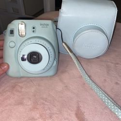 Polaroid With Case 