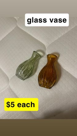 2 vases