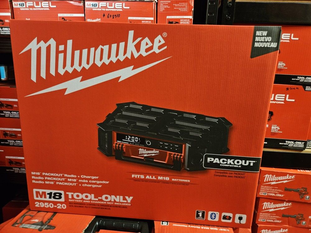 Milwaukee
M18 Lithium-Ion Cordless PACKOUT Radio/Speaker with Built-In Charger