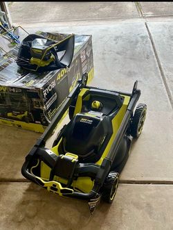 Ryobi 40v self propelled mower with 2 6ah batteries