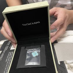 Fashion 5 Motif Necklace 