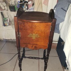 Beautiful 1920'S  WOOD  HUMIDOR!!!