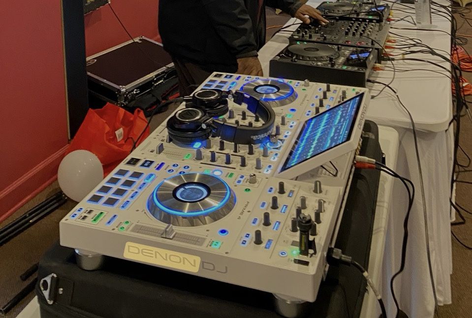 DENON PRIME 4 Limited Edition White