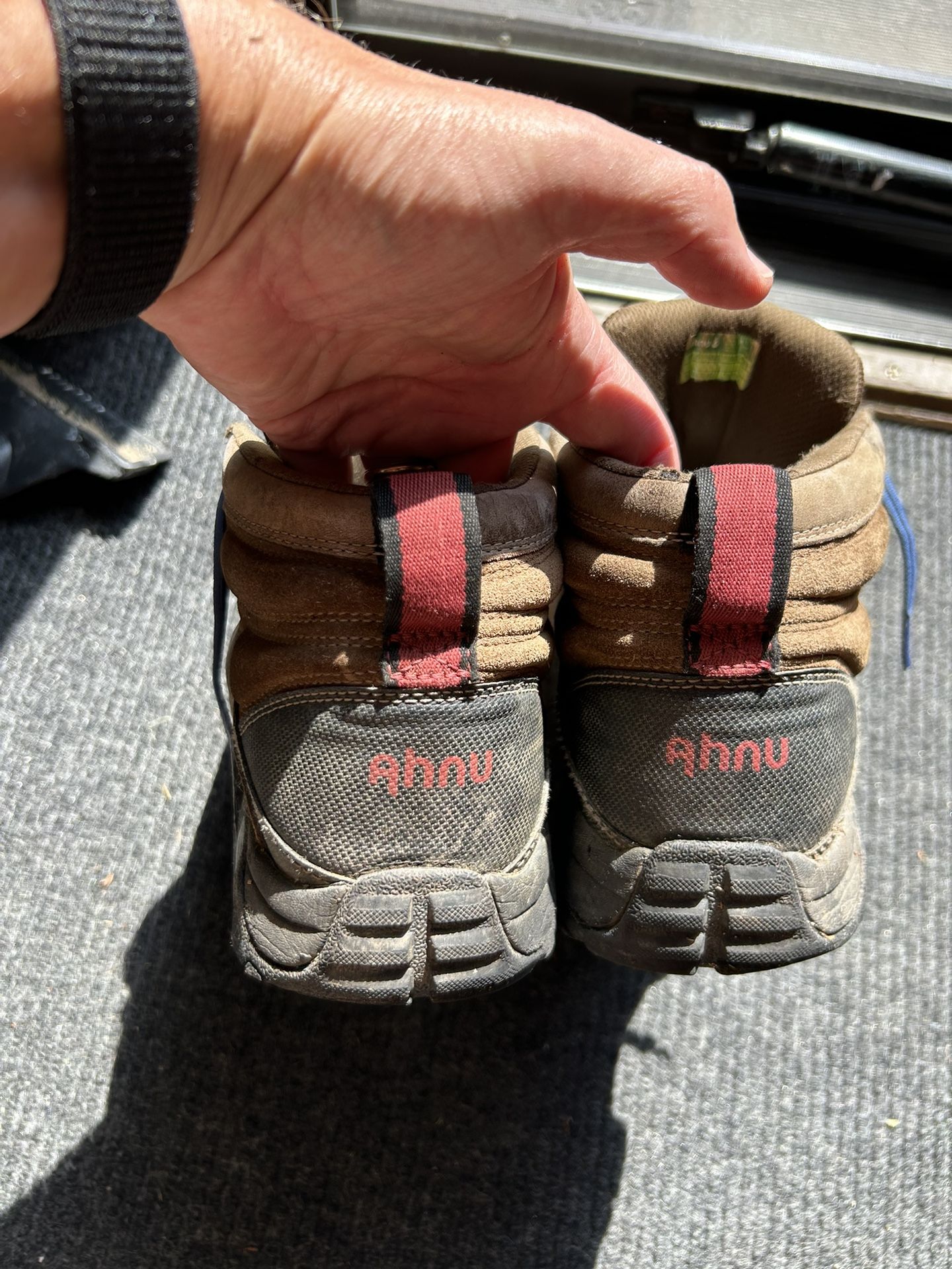 Ahnu Men’s Size 11.5 Leather Hiking Boots