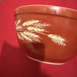 Vintage Pyrex  Caserol Dishes Set Of  2