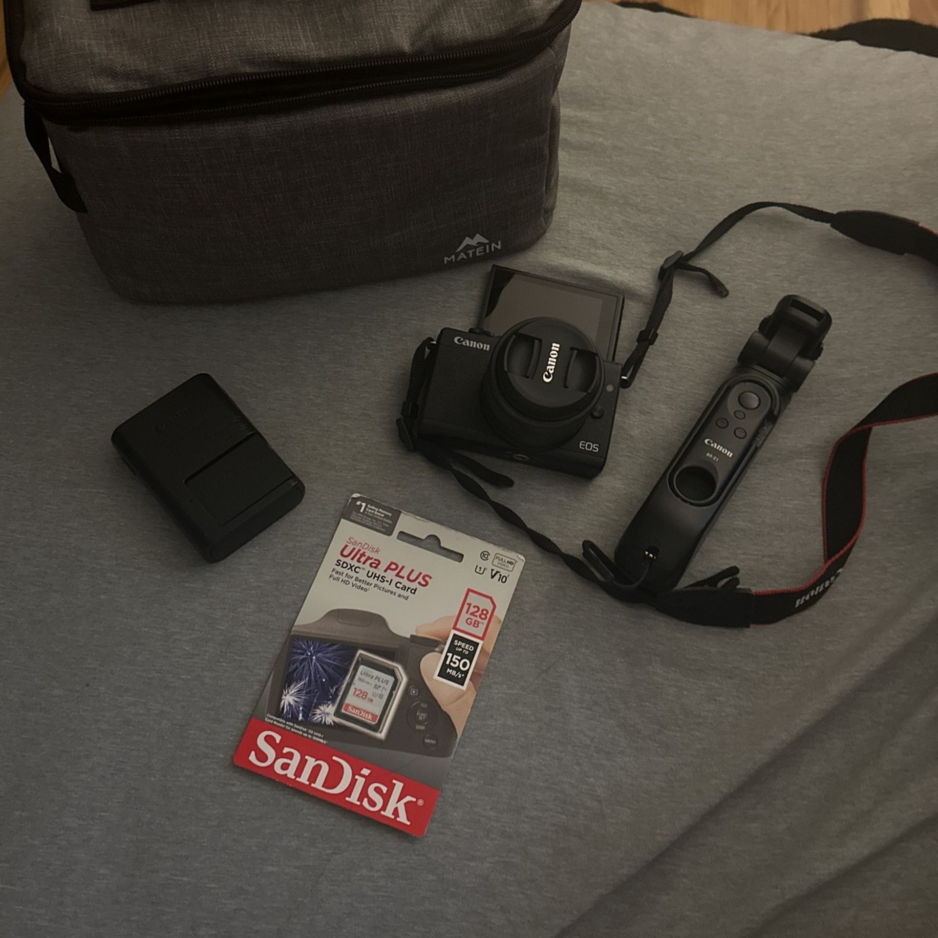 Canon EOS m200 Mirror less Digital Camera