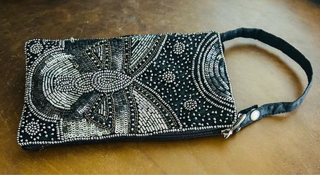 Stylish beaded clasp purse