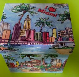 This "I ❤️ MIAMI" collectible porcelain mug