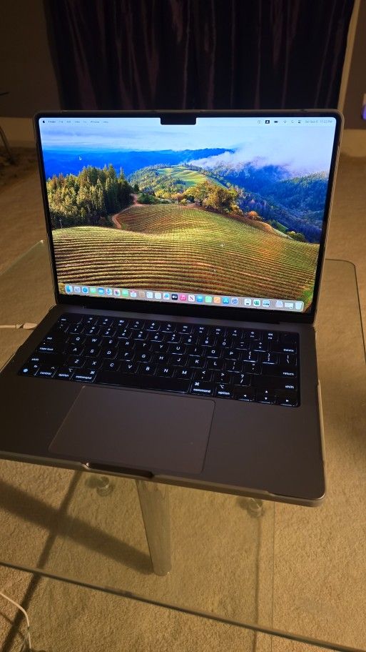New 2023 MacBook Pro A2918 M3 14" Screen,8gb RAM, 1TB  SSD,A Year Warranty On Great  Sale  