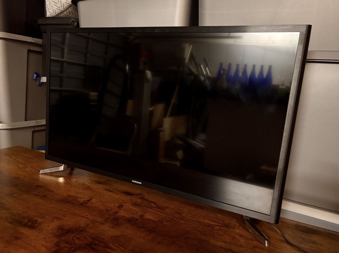 Samsung Smart 32 Inch TV