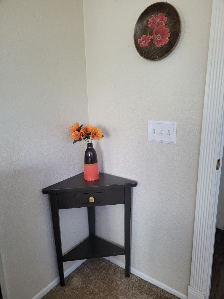 Corner Table