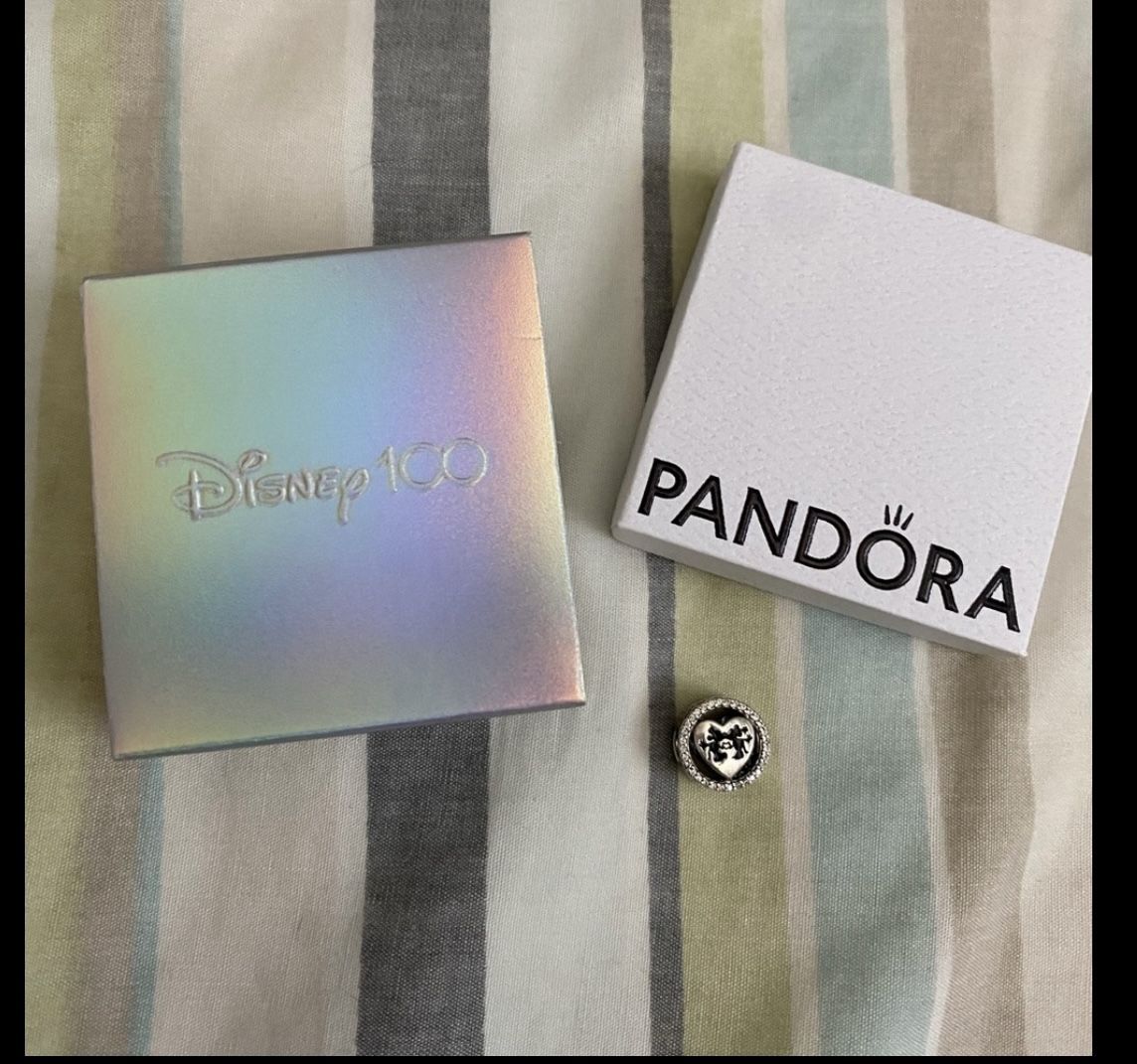 Pandora Disney Mickey And Minnie Kissing Charm