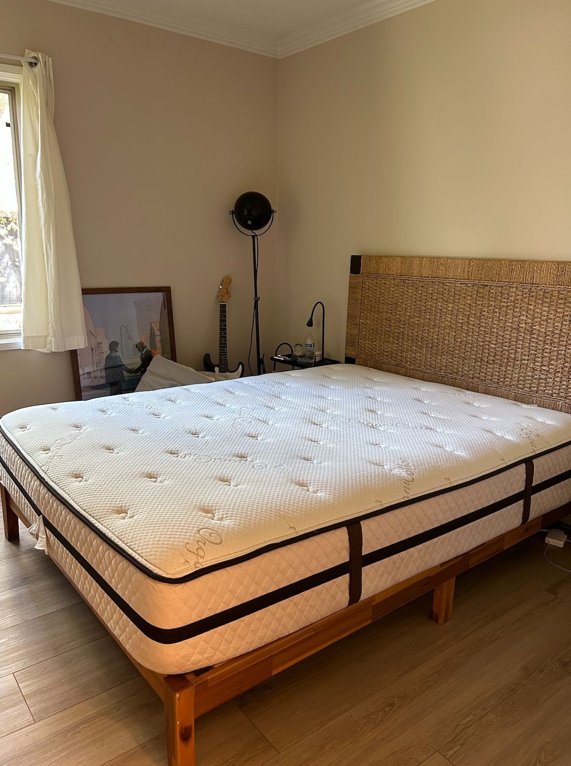 Queen Matress+ Wooden Base