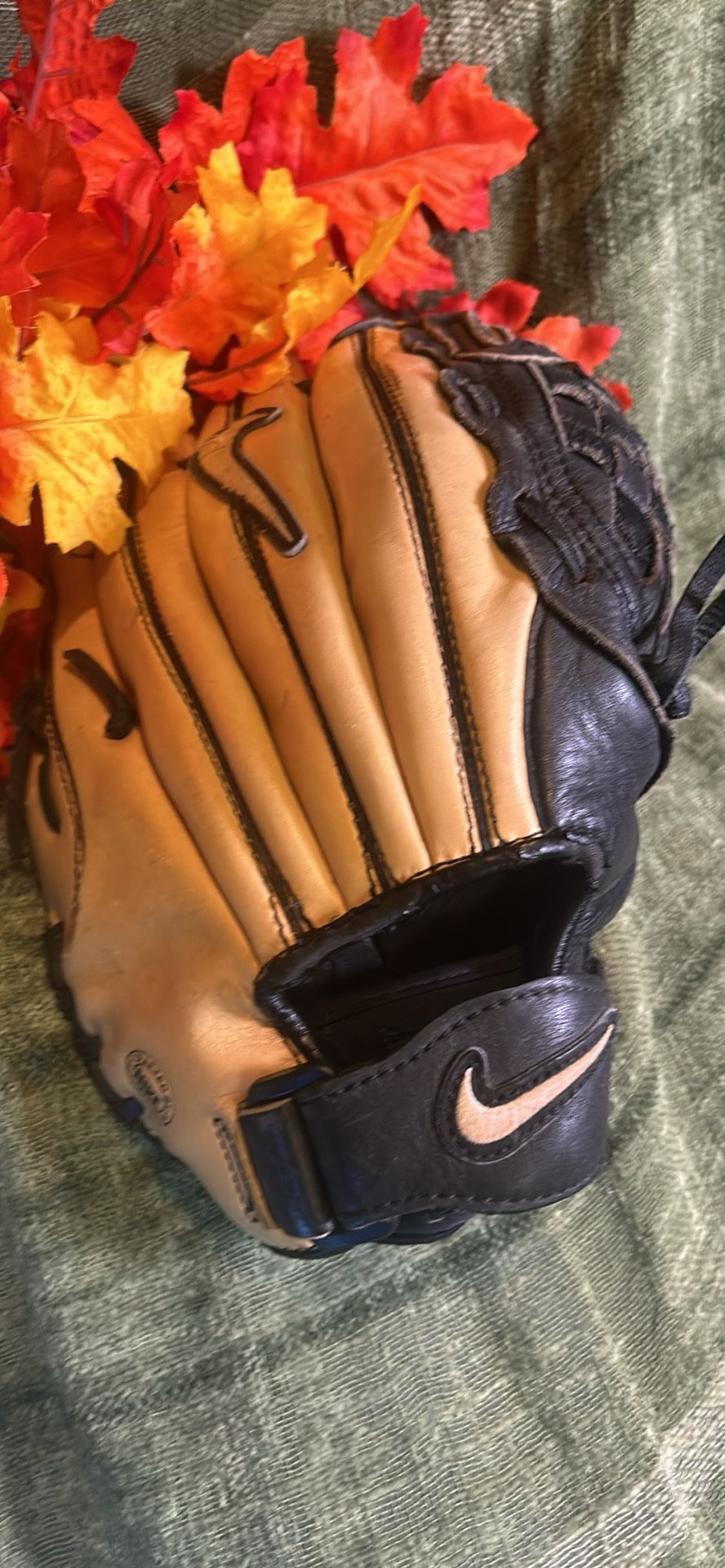 Childs Nike left-handed catchers mitt