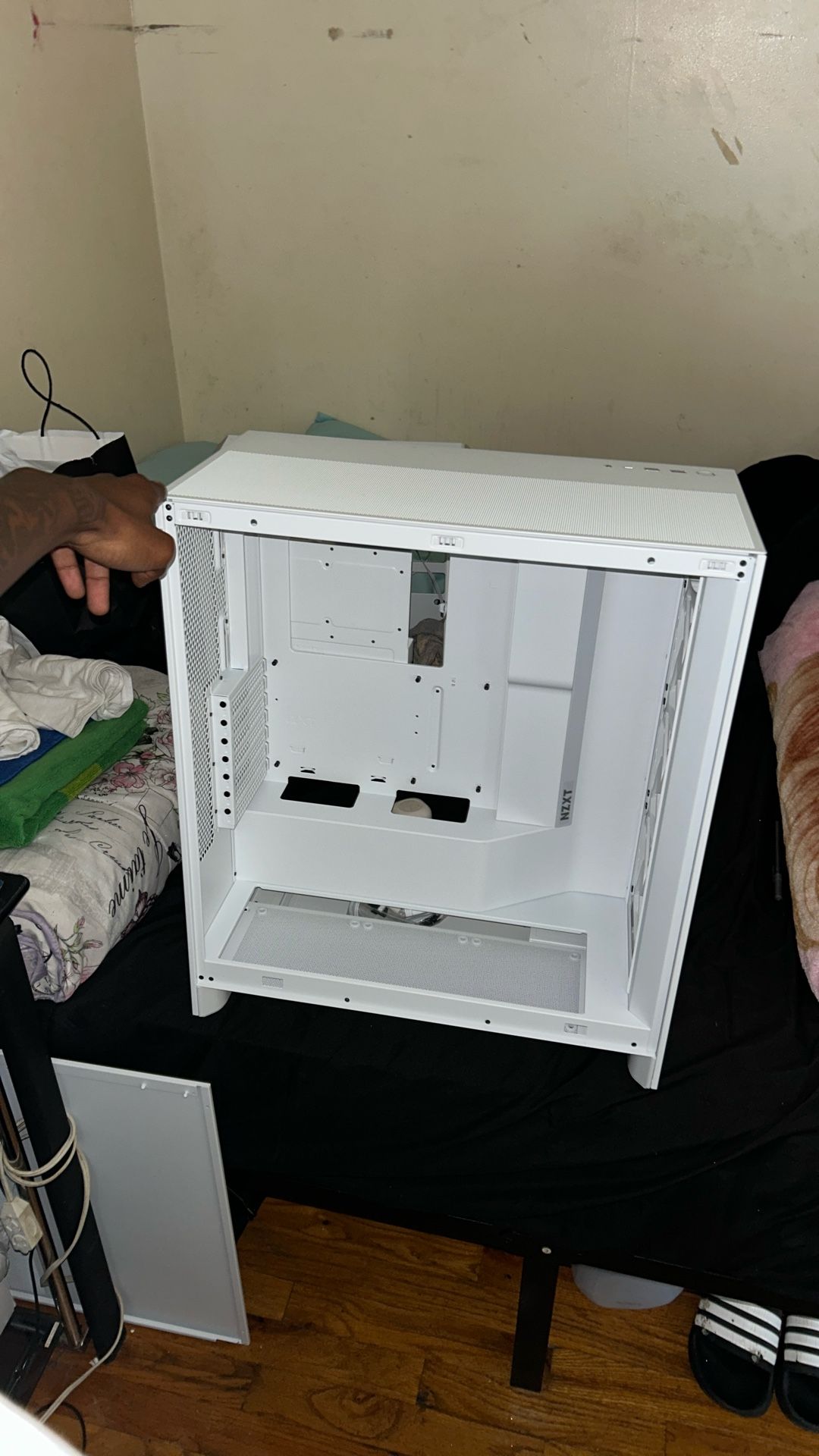 Gaming PC Case (NZXT H7 Flow)