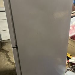 Whirlpool White Fridge 