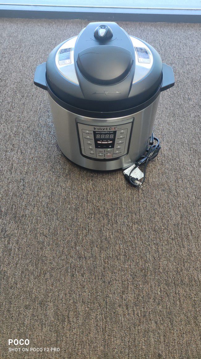 Instant Pot iP-Lux 6 Quart New Never Used


