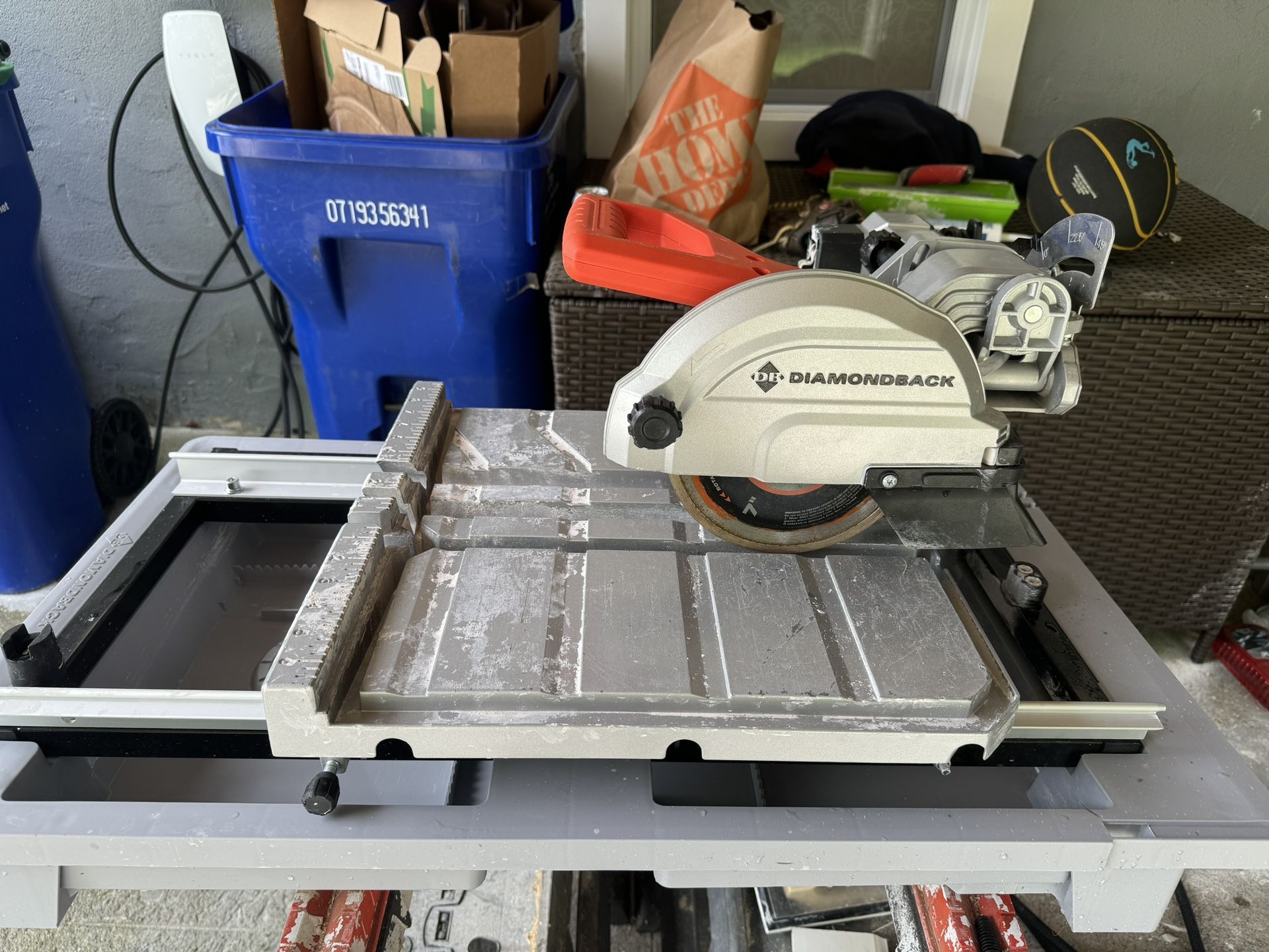 DIAMONDBACK 10 Amp, 7 in. Wet Tile Saw with Sliding Table