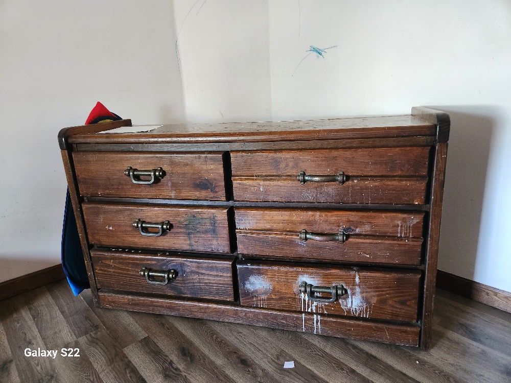 Dresser