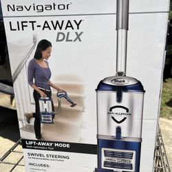 Shark Lift-Away Vaccum Cleaner