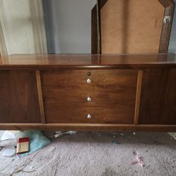 Cedar Chest Vintage Incudes Key Pickup Only