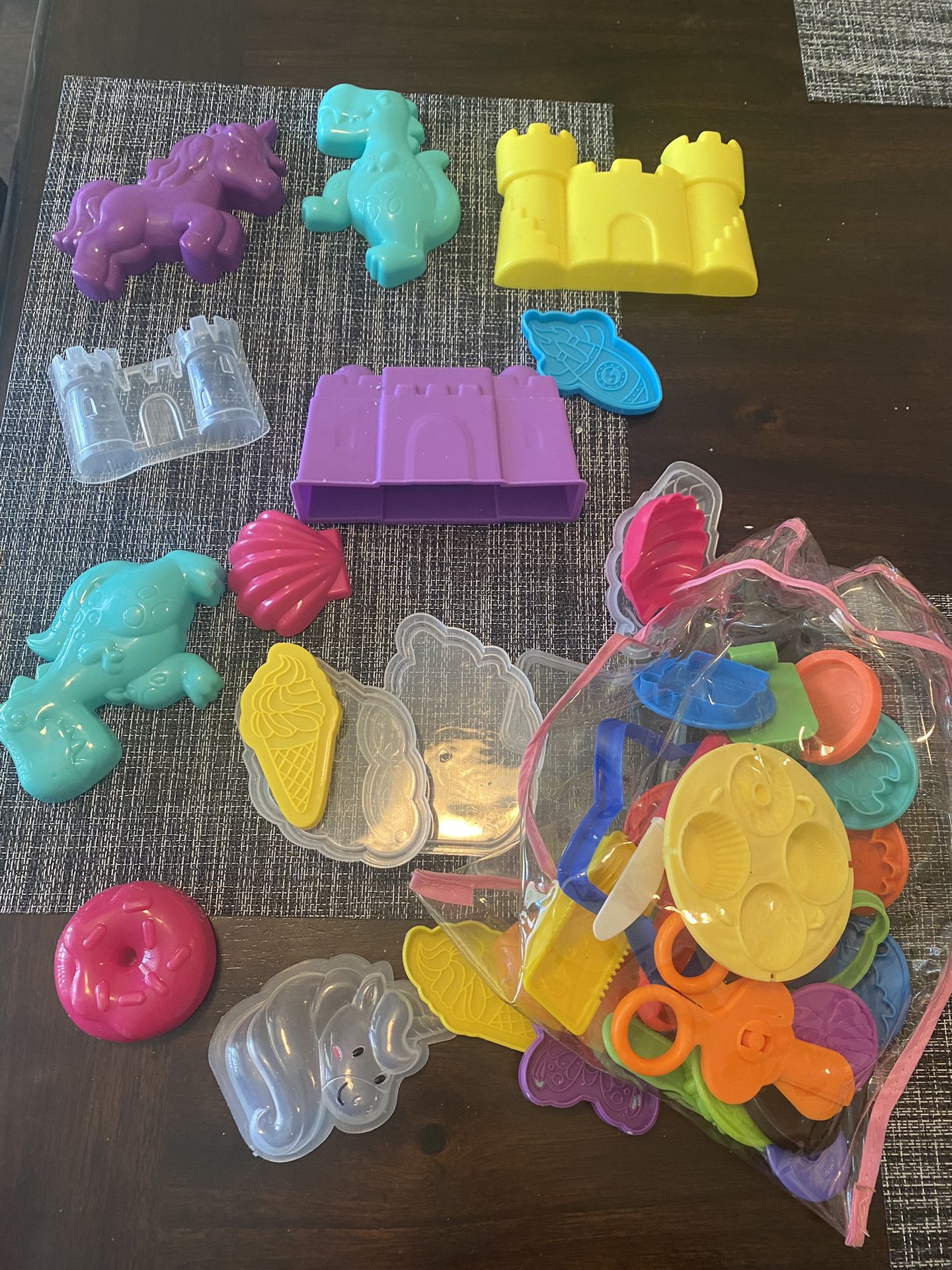 Big Lot Of Play Doh Toys 