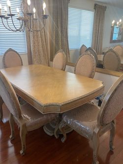 Set Dining table and Chairs