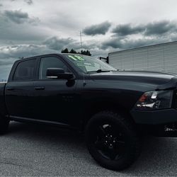 2018 Ram 1500 Crew Cab Big Horn 4WD w/ 90k miles