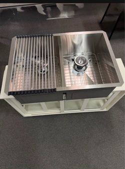 New 28” x 19” Stainless Steel Undermount Kitchen Sink with Accessories