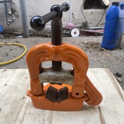 Table vice grip pipe