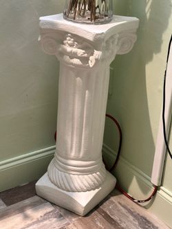 Pedestal stand