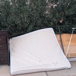 King SIZE bed and dresser