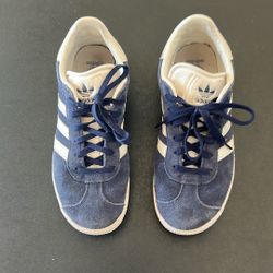 Girls Adidas Tennis Shoes - Size 4.5