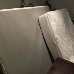 Queen Mattress/box Spring 