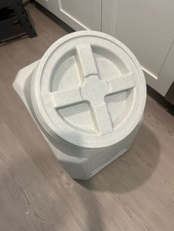 Pet food container 40-60lbs