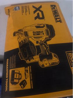 Dewalt 20V MAX 15-Degree Electric Roofing Nailer Kit with 2.0Ah Battery KIT NEW